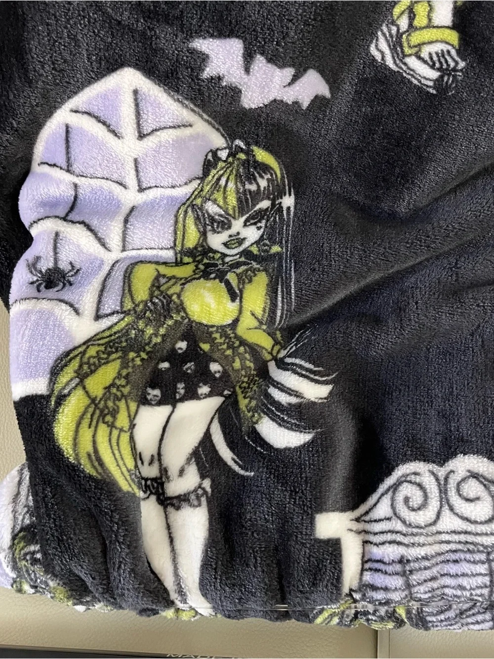 Monster High Halloween Soft Plush Throw 50” x 70”